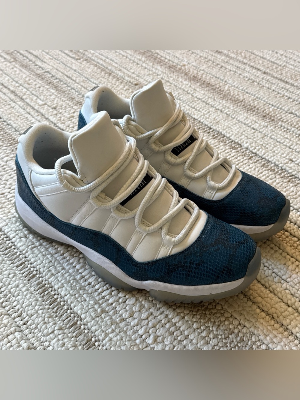 Nike Air Jordan 11 Retro Low Shoes Mens Size 12 White Navy Snakeskin Rare
